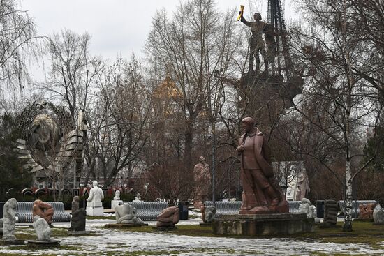 Теплая погода в Москве и Санкт-Петербурге