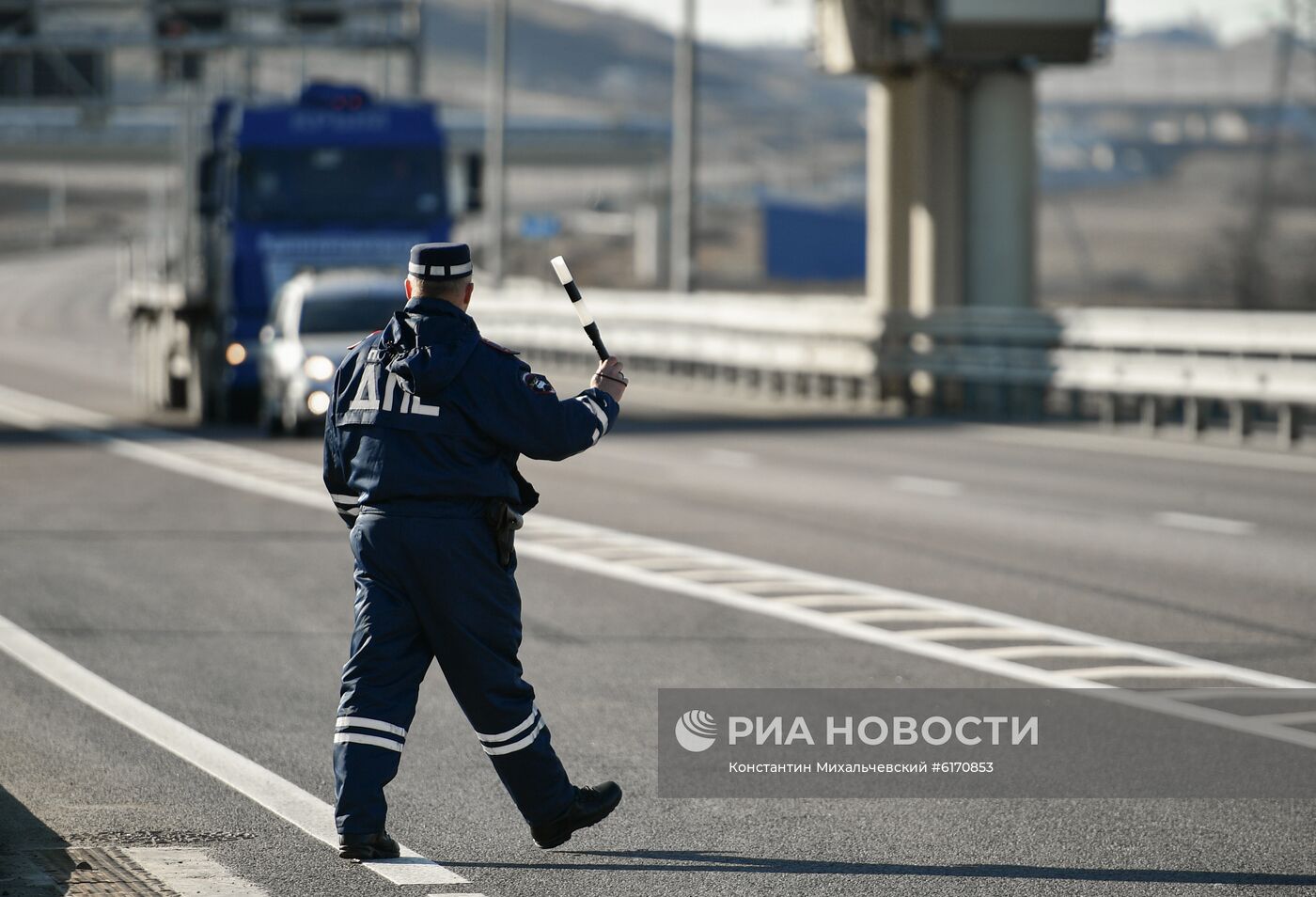 Посты ДПС появились возле Крымского моста