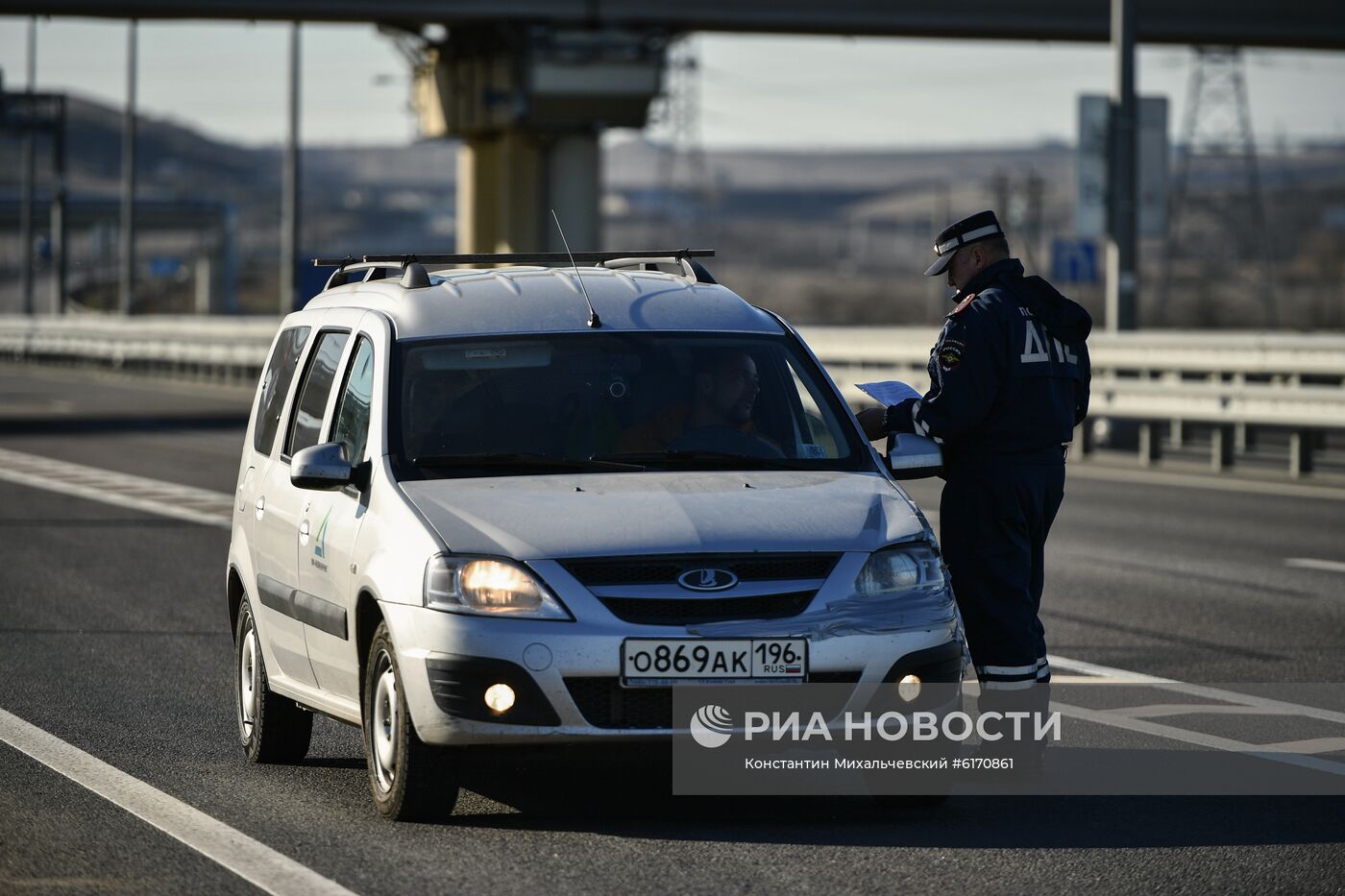 Посты ДПС появились возле Крымского моста