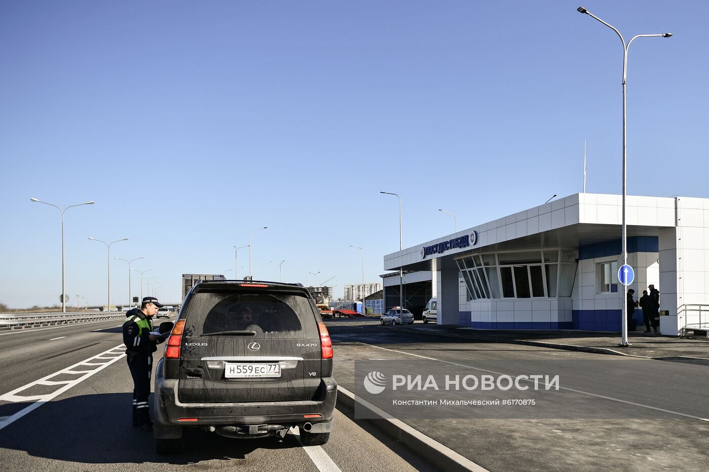 Посты ДПС появились возле Крымского моста