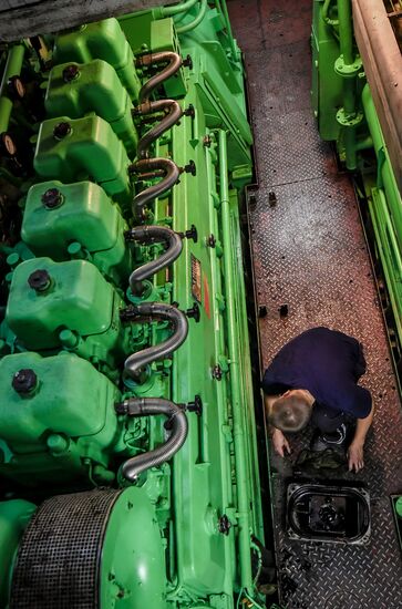 Кругосветная экспедиция на исследовательском судне "Адмирал Владимирский"