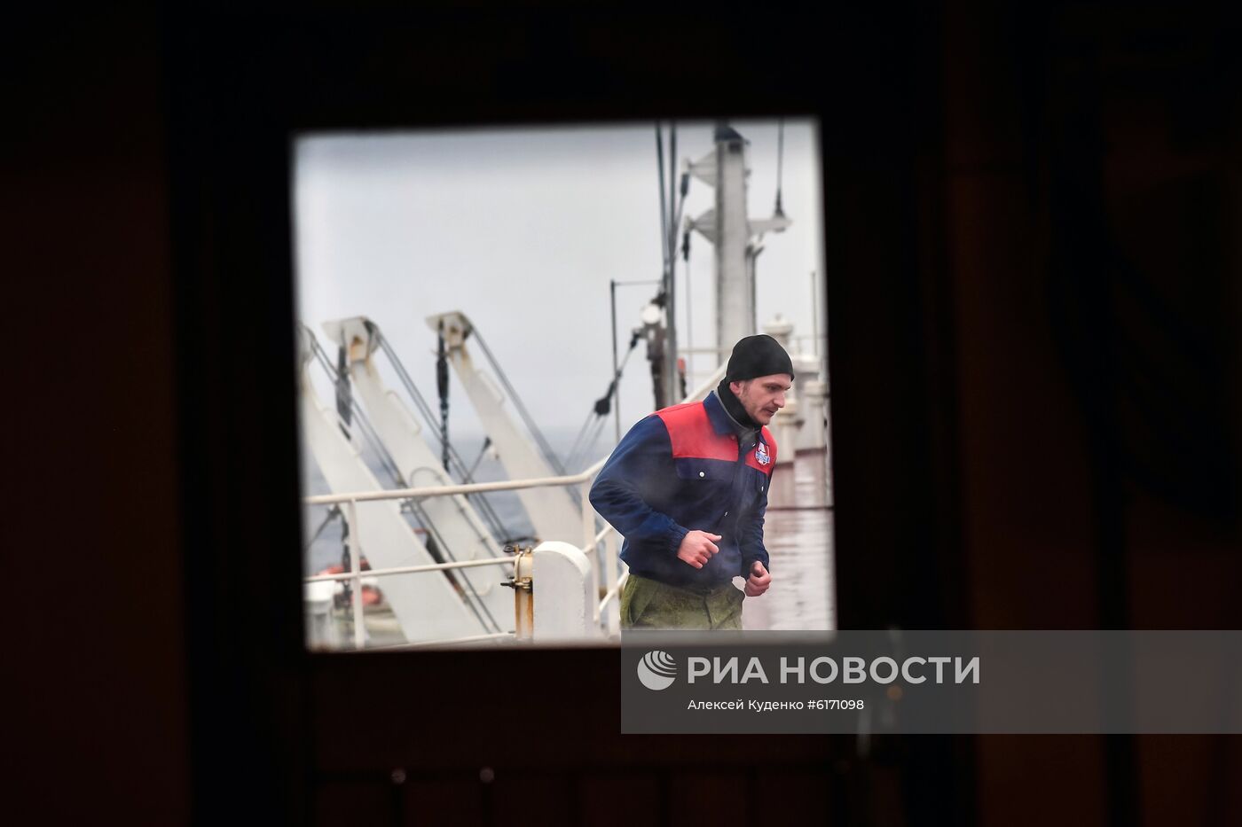 Кругосветная экспедиция на исследовательском судне "Адмирал Владимирский"