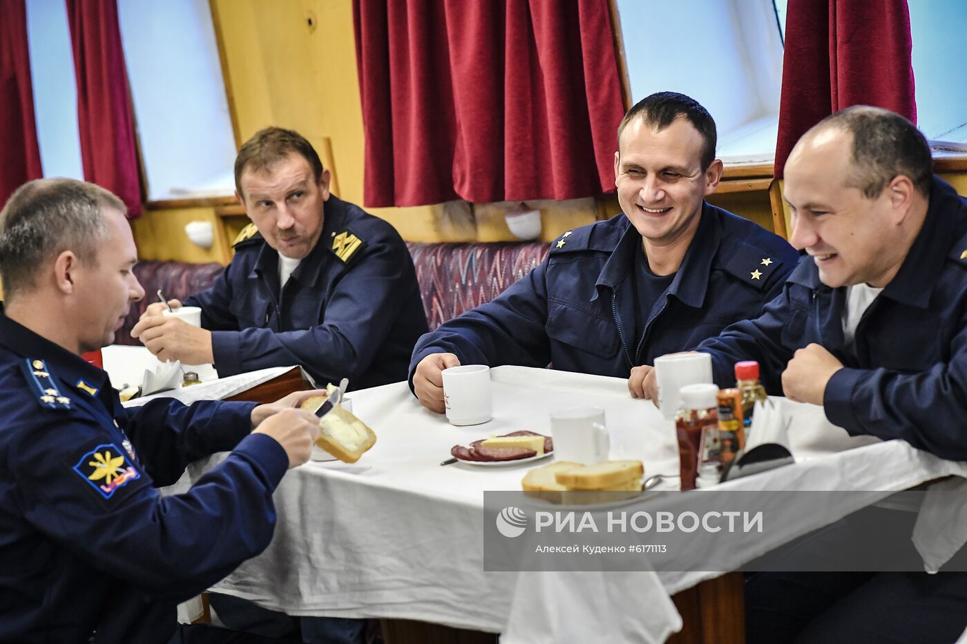 Кругосветная экспедиция на исследовательском судне "Адмирал Владимирский"
