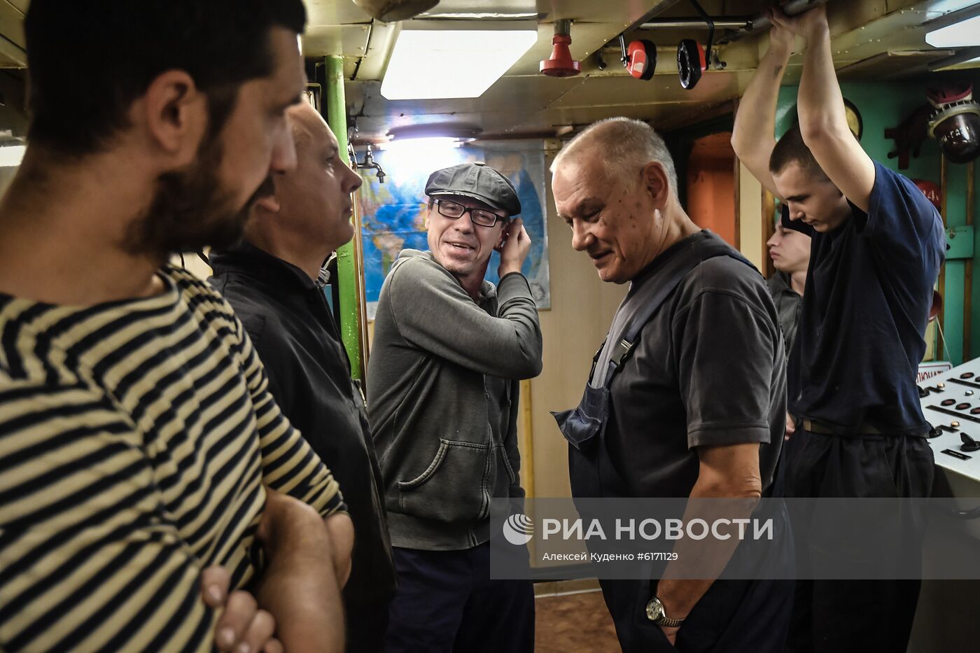 Кругосветная экспедиция на исследовательском судне "Адмирал Владимирский"