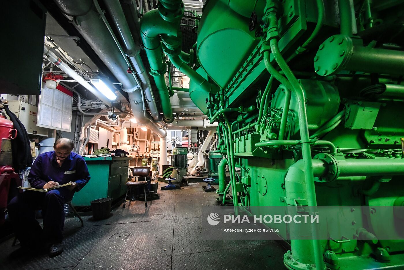 Кругосветная экспедиция на исследовательском судне "Адмирал Владимирский"