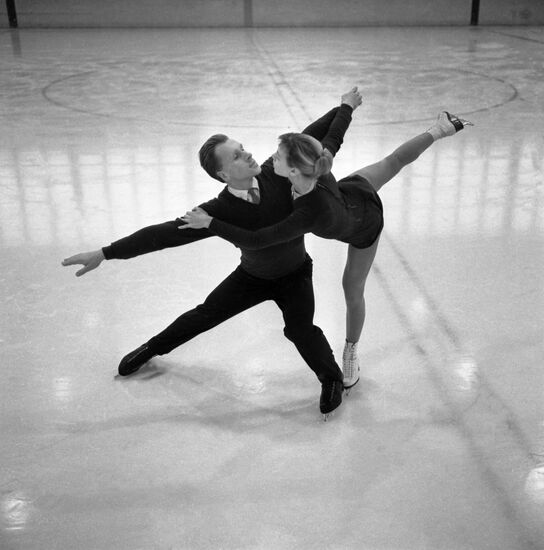 Фигуристы Людмила Белоусова и Олег Протопопов