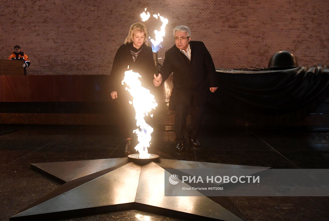 Профилактика горелки Вечного огня в Александровском саду