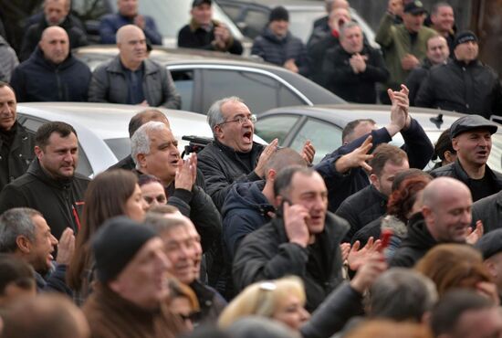Бывший премьер-министр Грузии В. Мерабишвили выпущен из тюрьмы