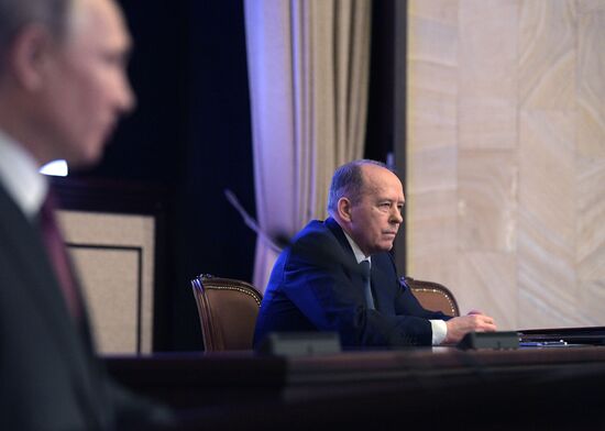 Президент РФ В. Путин принял участие в заседании коллегии ФСБ РФ