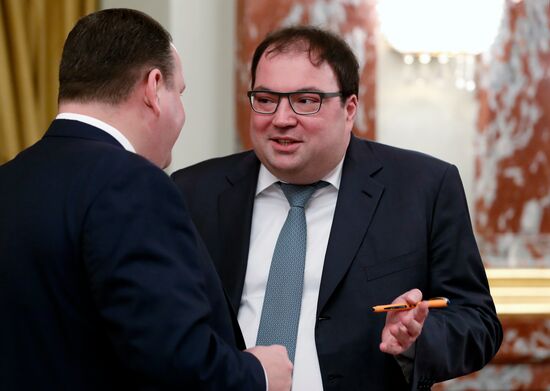 Премьер-министр РФ М. Мишустин провел заседание правительства РФ