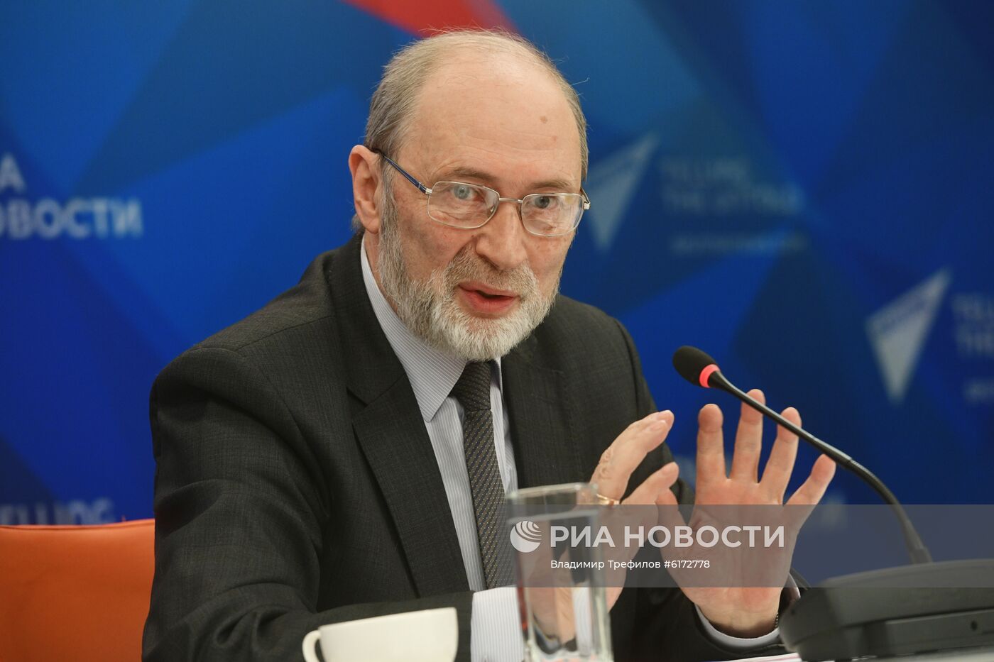 П/к научного руководителя Гидрометцентра Р. Вильфанда