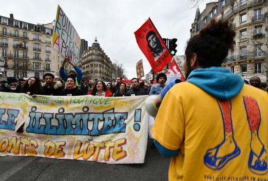 Акция в Париже против пенсионной реформы