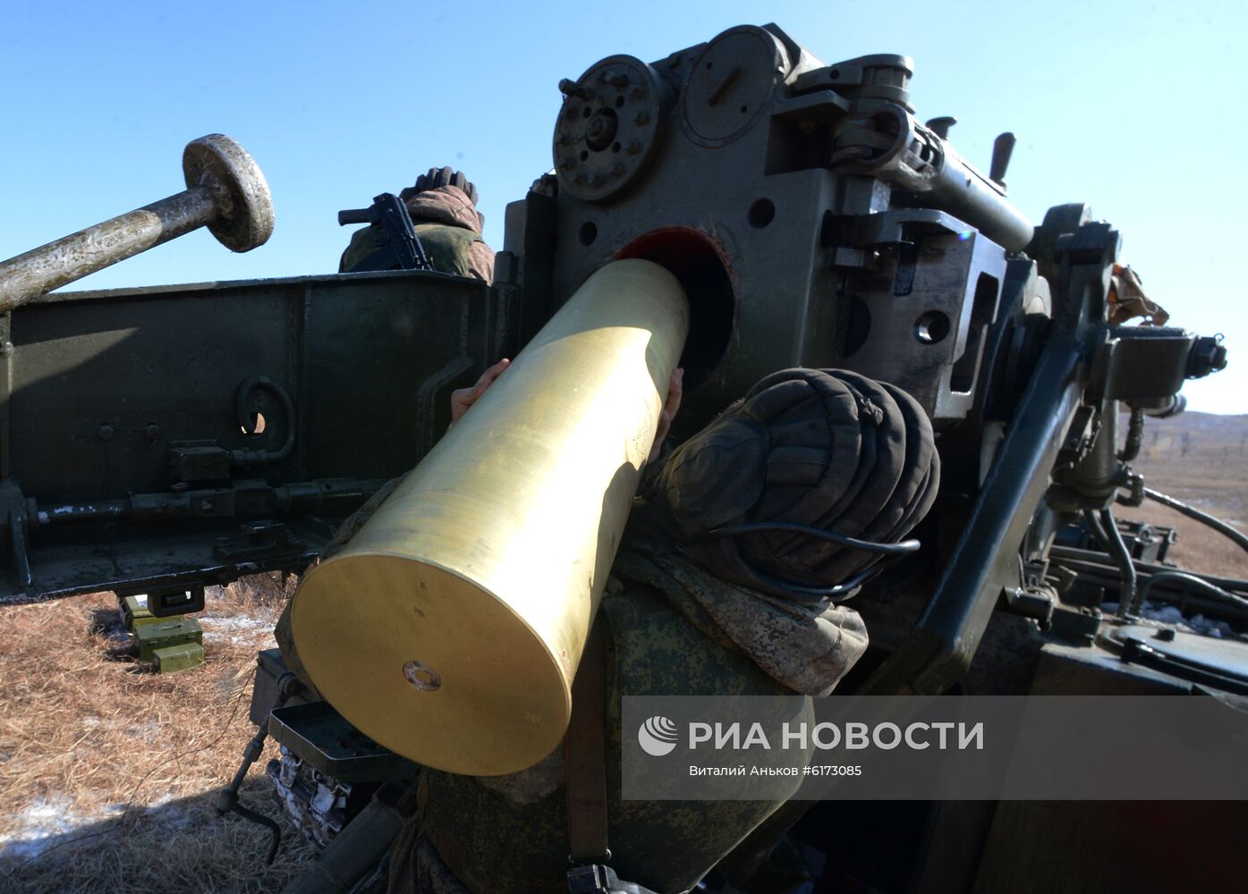 Боевые стрельбы артиллерии 5-й общевойсковой армии ВВО | РИА Новости  Медиабанк