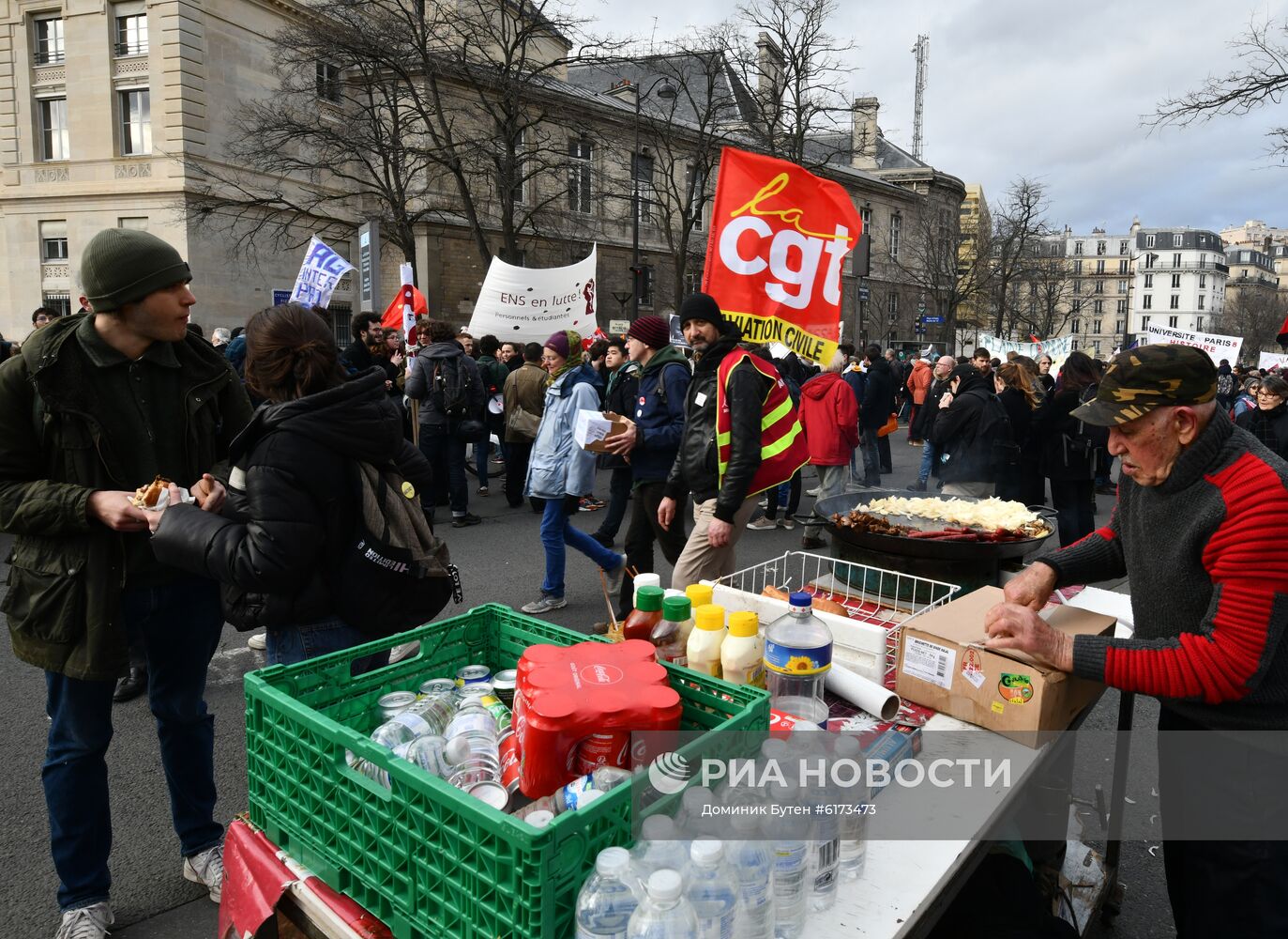 Акция в Париже против пенсионной реформы