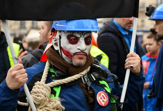 Акция в Париже против пенсионной реформы