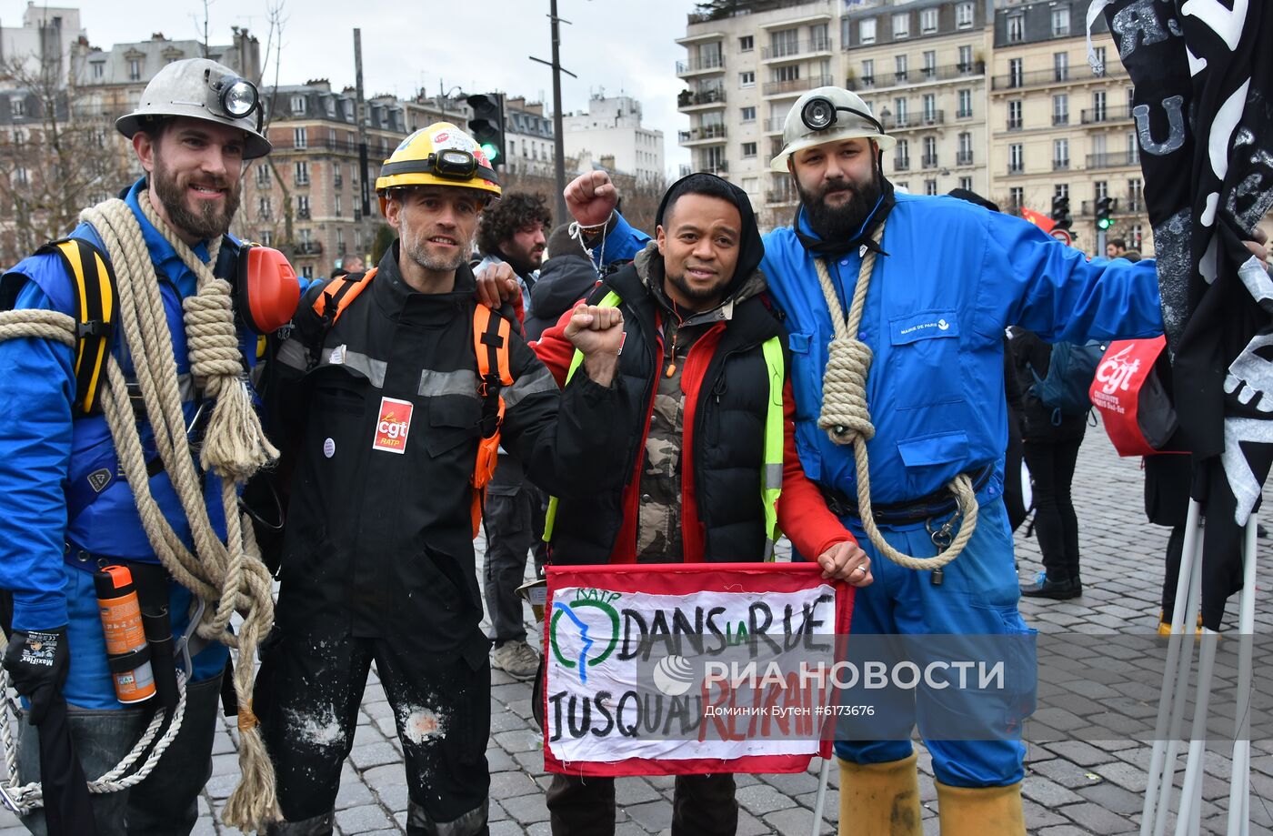 Акция в Париже против пенсионной реформы