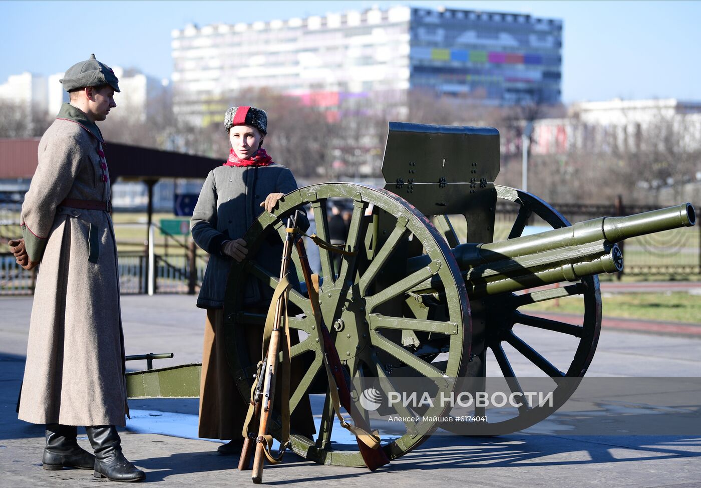 Историческая экспозиция ко Дню защитника Отечества на территории Останкинской башни