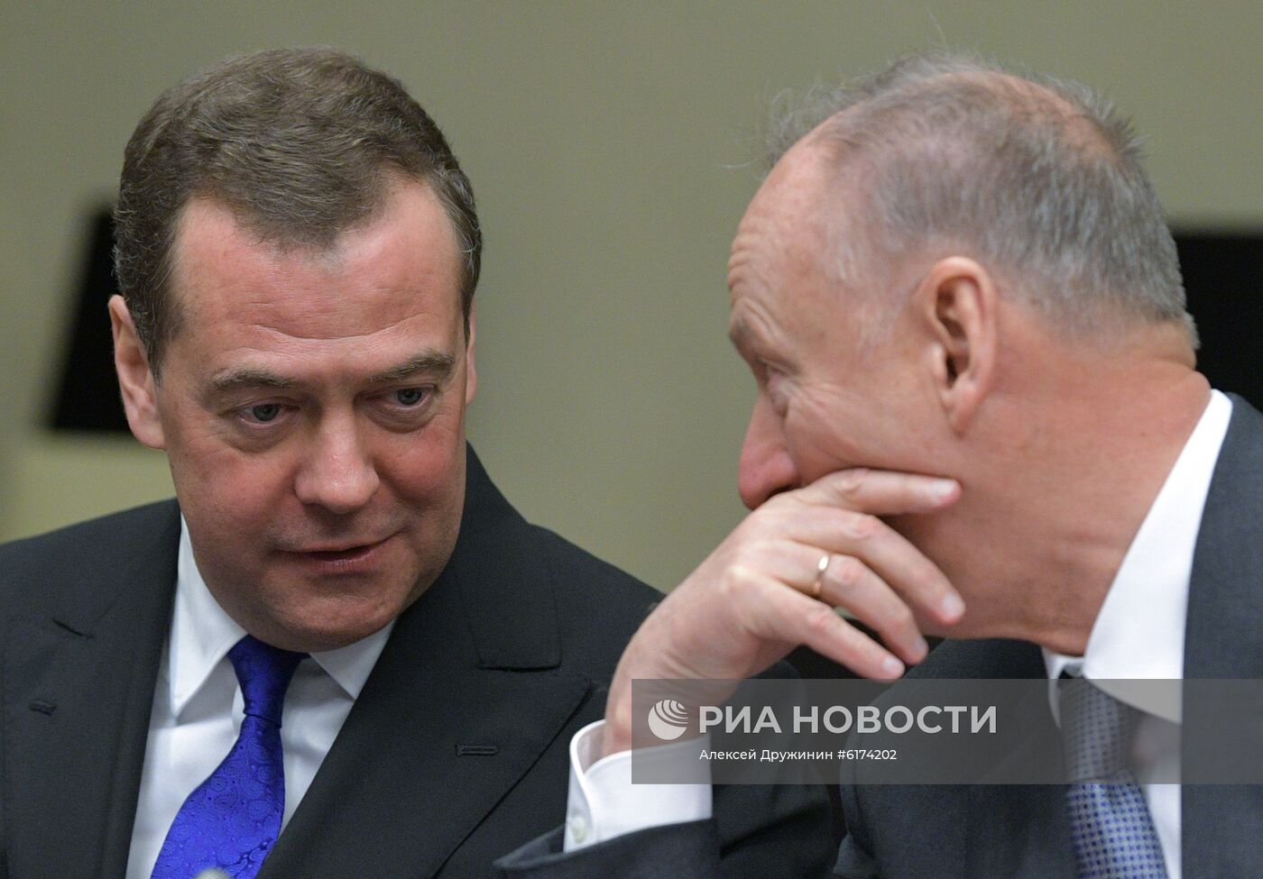 Президент РФ В. Путин провел заседание Совбеза РФ