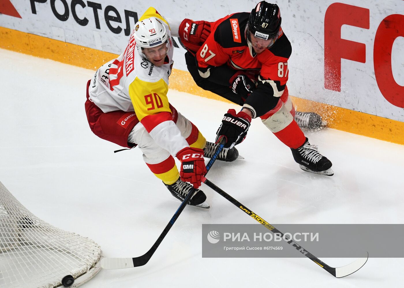 Хоккей. КХЛ. Матч "Авангард" – "Йокерит"