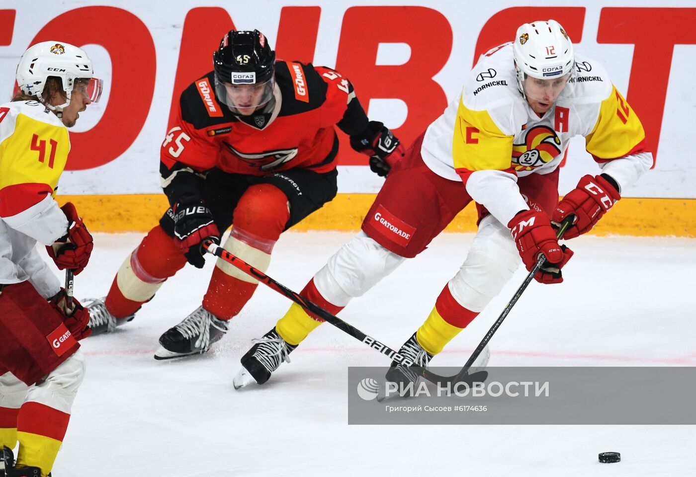 Хоккей. КХЛ. Матч "Авангард" – "Йокерит"