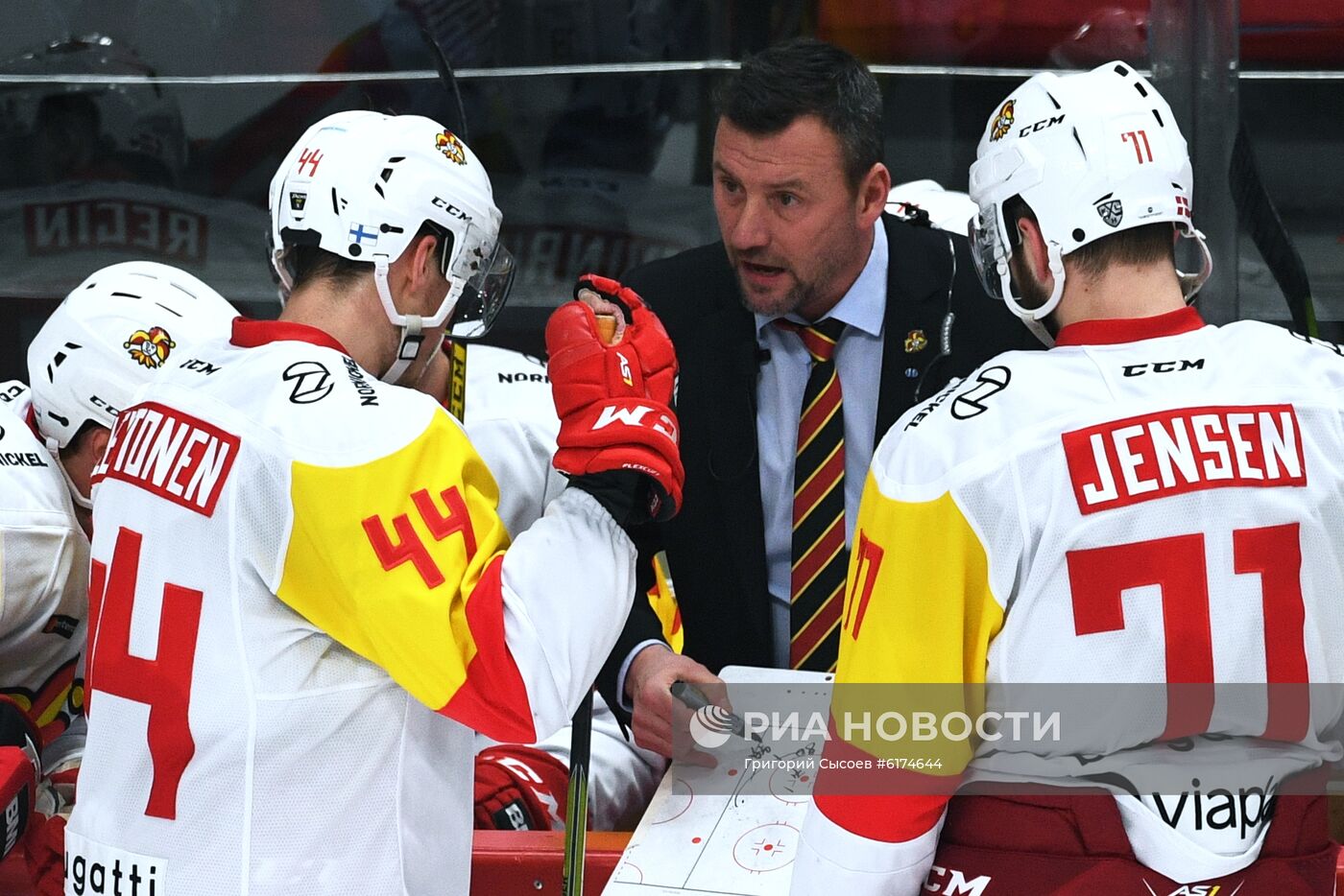 Хоккей. КХЛ. Матч "Авангард" – "Йокерит"