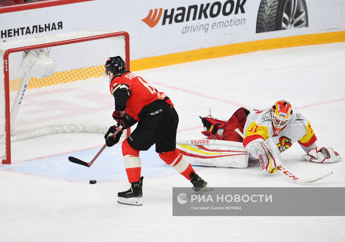 Хоккей. КХЛ. Матч "Авангард" – "Йокерит"