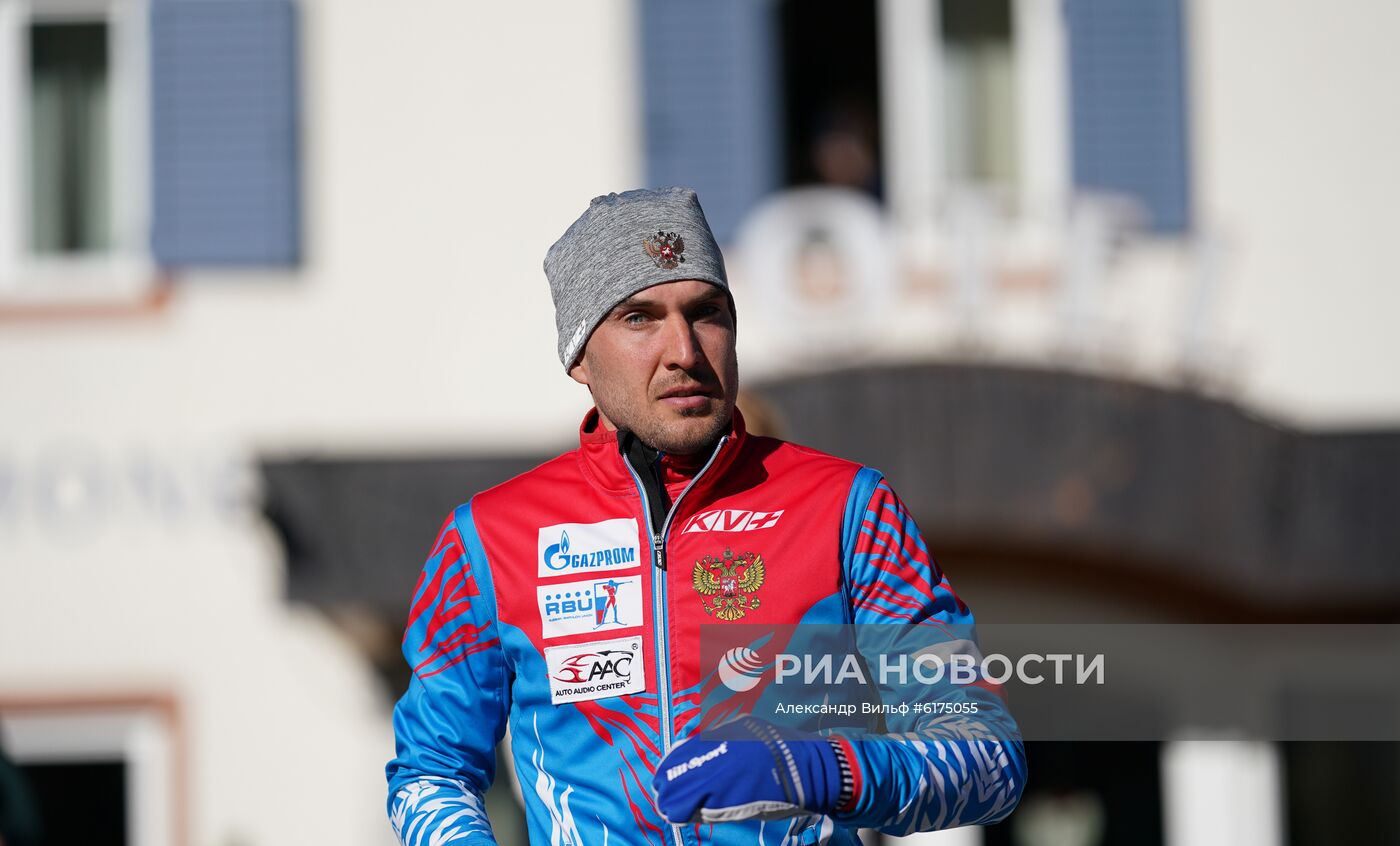 Ситуация у отеля российских биатлонистов в Италии