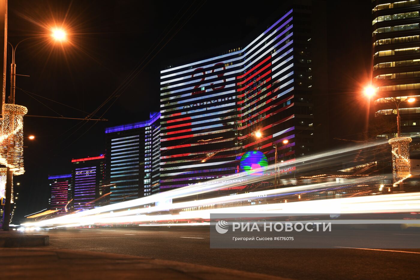 Праздничное украшение Москвы ко Дню защитника Отечества