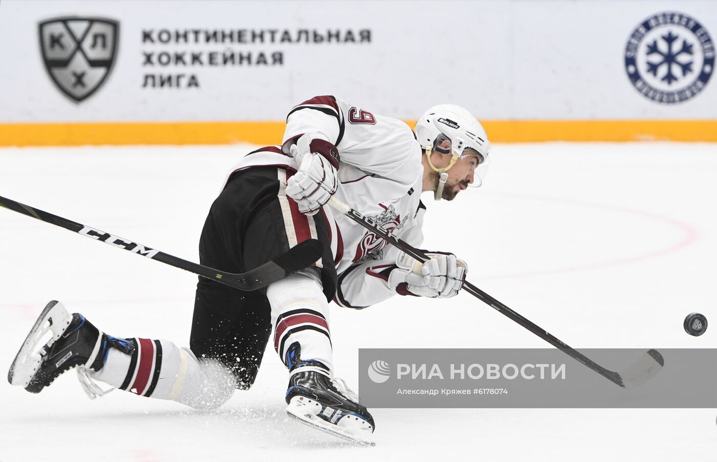 Хоккей. КХЛ. Матч "Куньлунь" - "Динамо" (Рига)