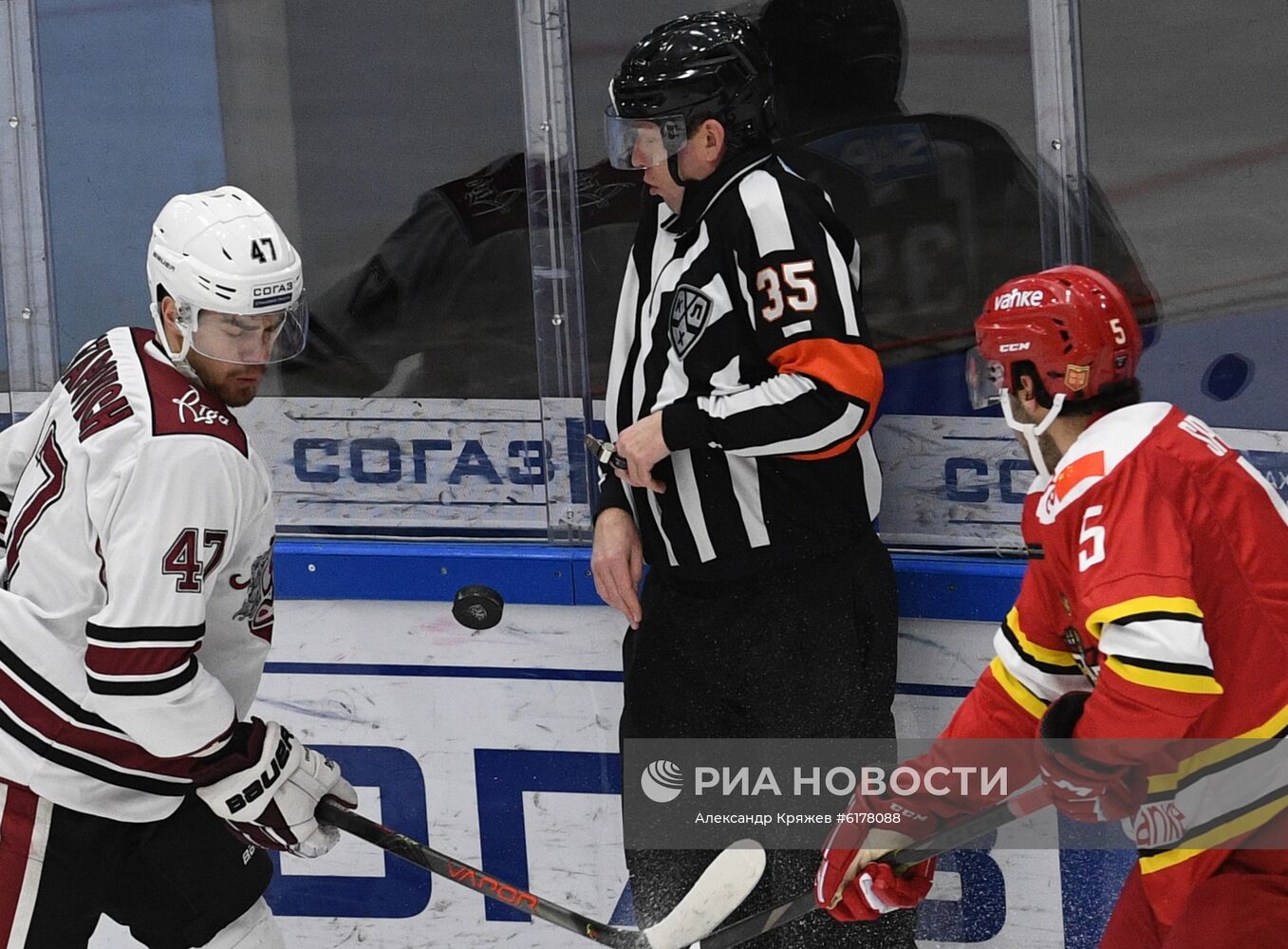 Хоккей. КХЛ. Матч "Куньлунь" - "Динамо" (Рига)