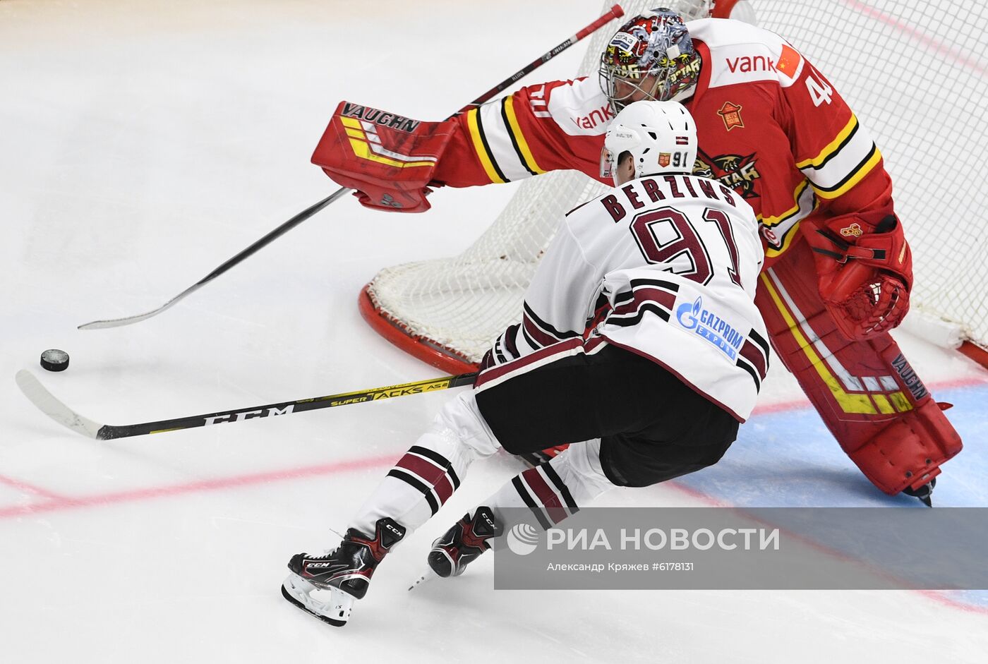 Хоккей. КХЛ. Матч "Куньлунь" - "Динамо" (Рига)