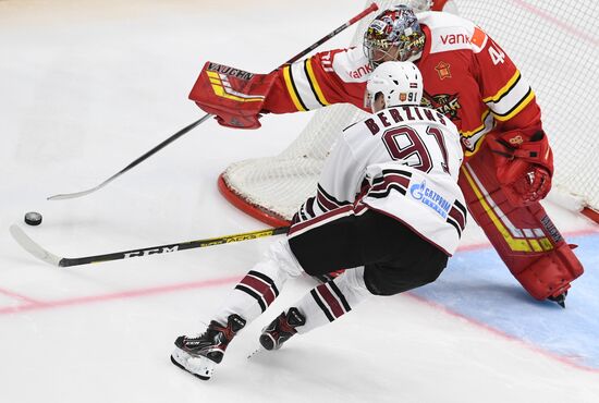 Хоккей. КХЛ. Матч "Куньлунь" - "Динамо" (Рига)