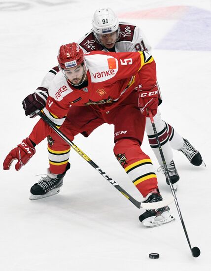 Хоккей. КХЛ. Матч "Куньлунь" - "Динамо" (Рига)