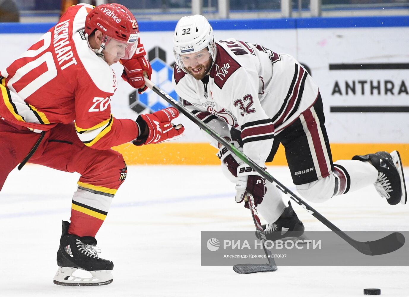 Хоккей. КХЛ. Матч "Куньлунь" - "Динамо" (Рига)