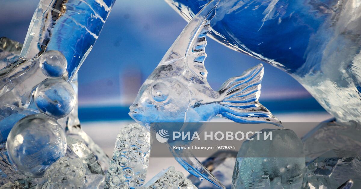 сердечко на снегу. сердце на снегу. красивое сердце. замерзшая вода. ледяное счастье.