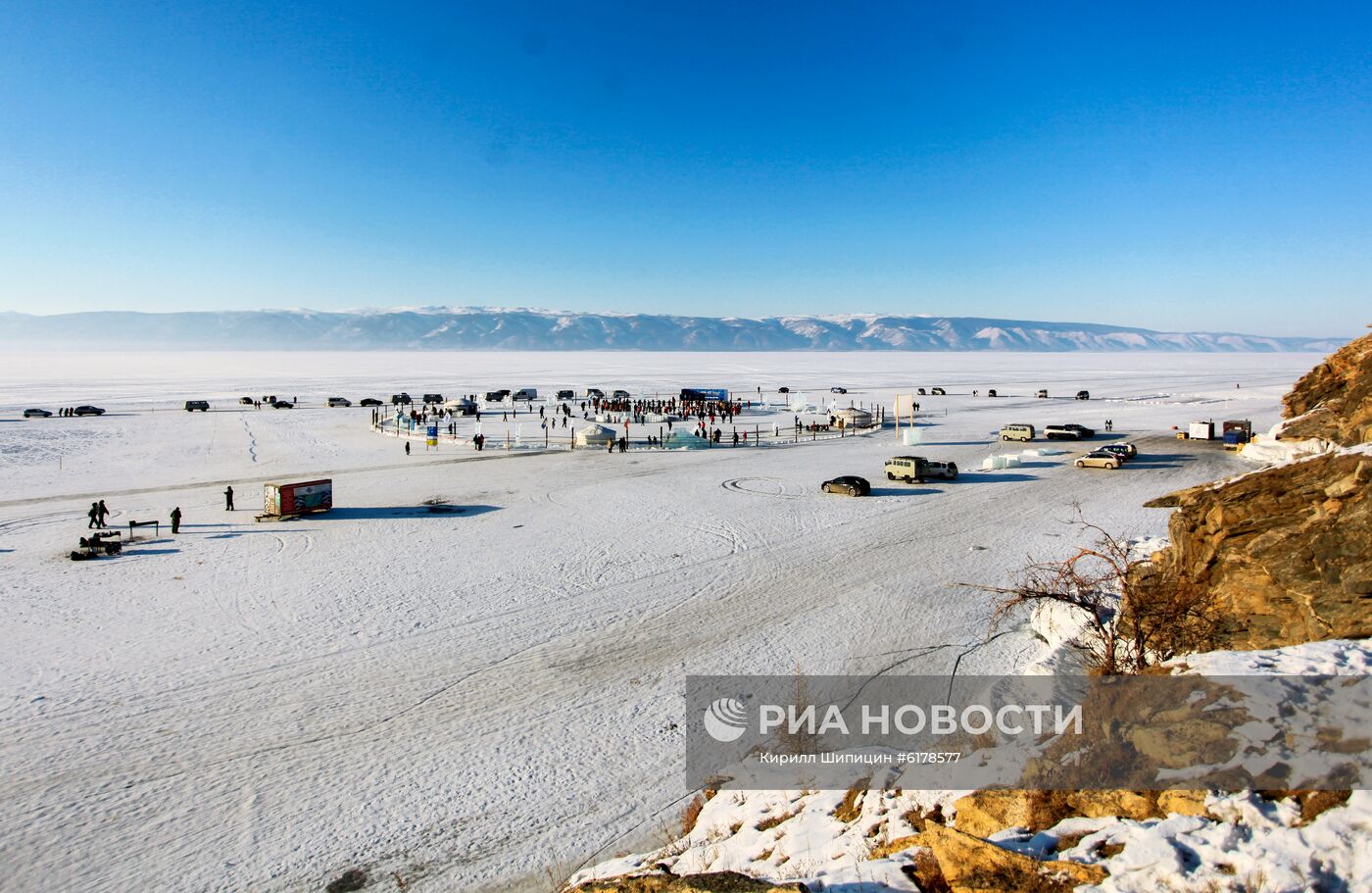 Международный конкурс ледовых скульптур на Байкале