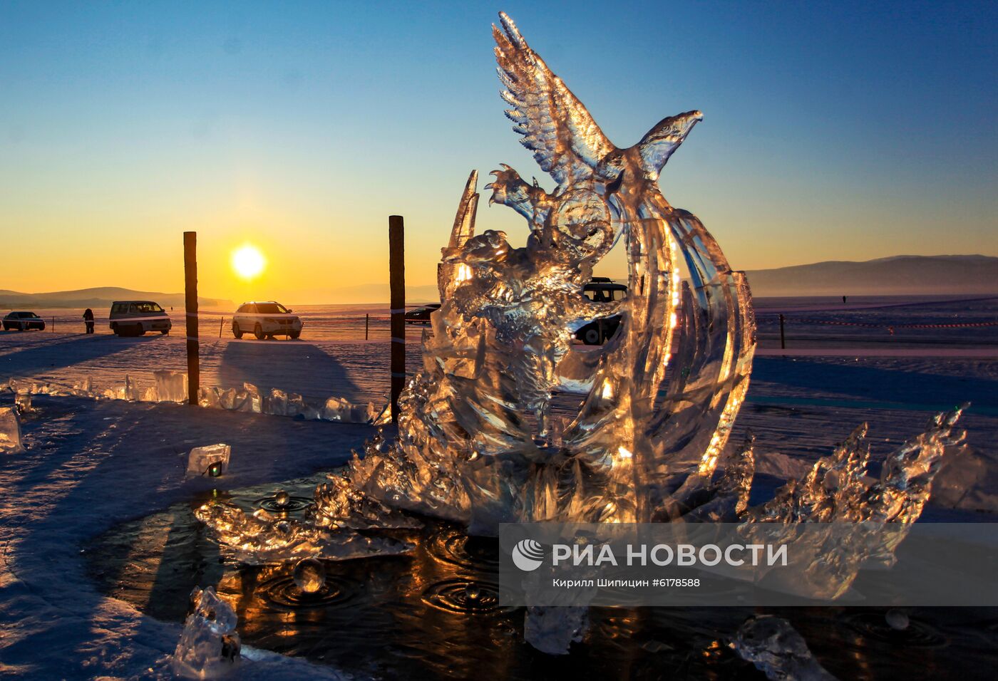 Международный конкурс ледовых скульптур на Байкале