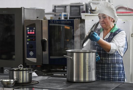 МАУ "Комбинат питания" в Новосибирске  