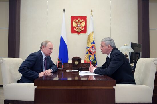 Президент РФ В. Путин встретился с главой Республики Северная Осетия-Алания В. Битаровым