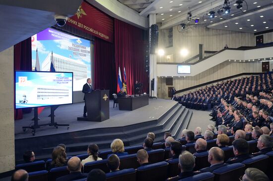 Президент РФ В. Путин принял участие в расширенном заседании коллегии МВД РФ