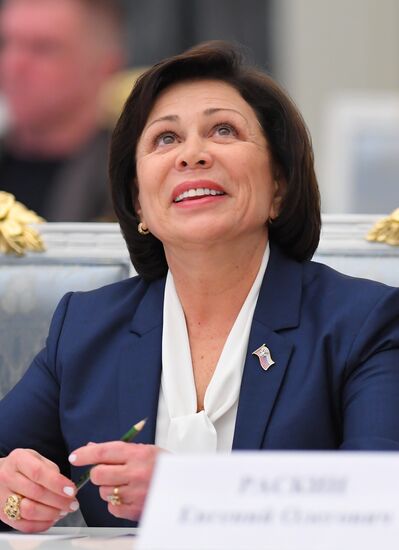 Президент РФ В. Путин встретился с рабочей группой по подготовке поправок в Конституцию