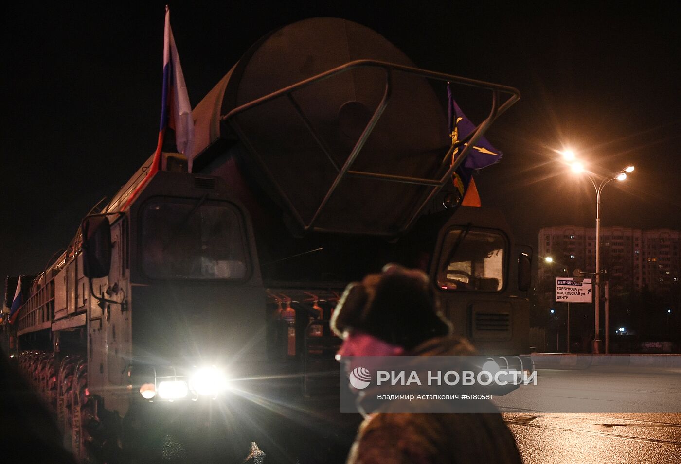 Перемещение ракетных комплексов "Ярс" в Москву 