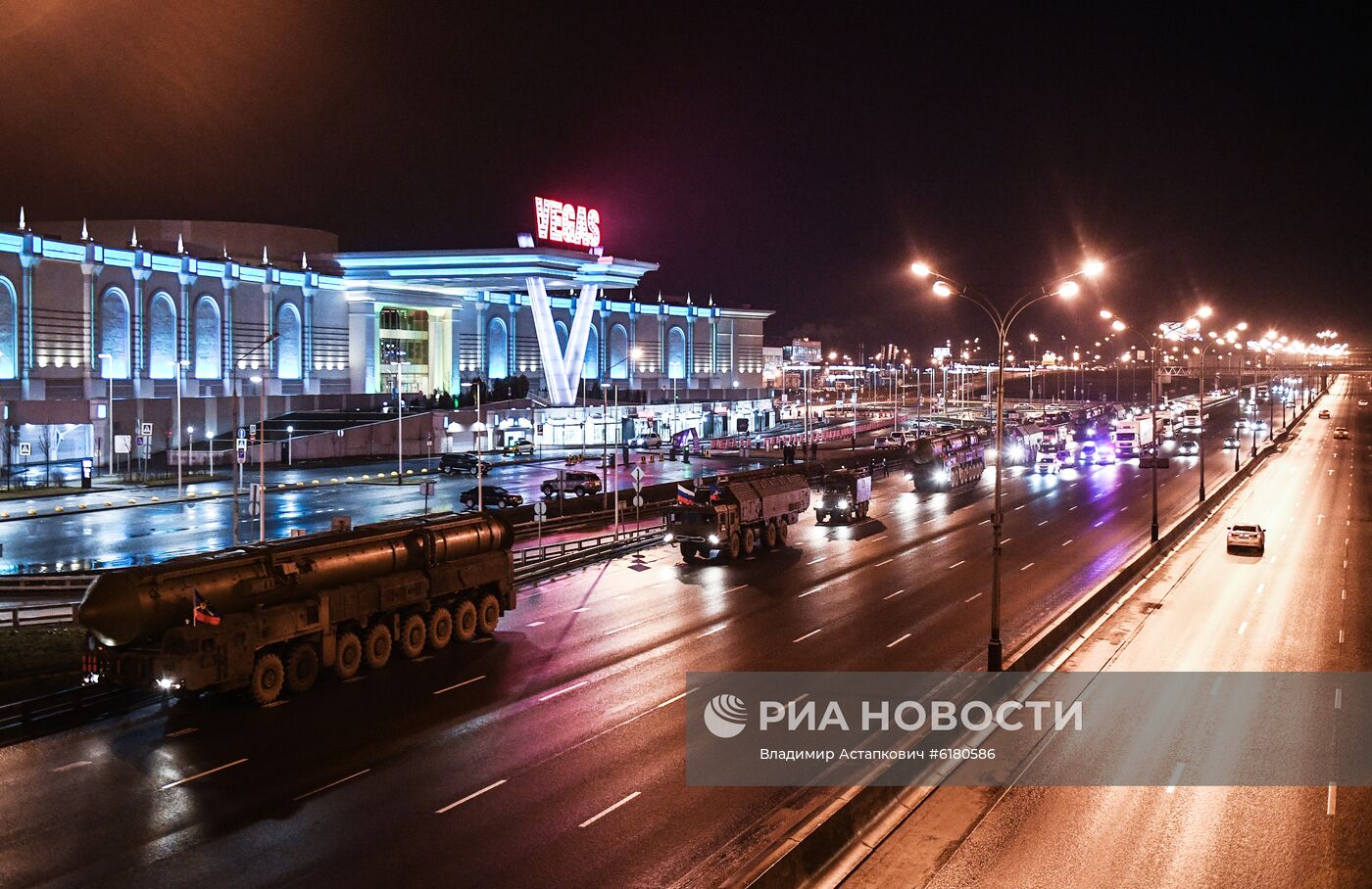 Перемещение ракетных комплексов "Ярс" в Москву 