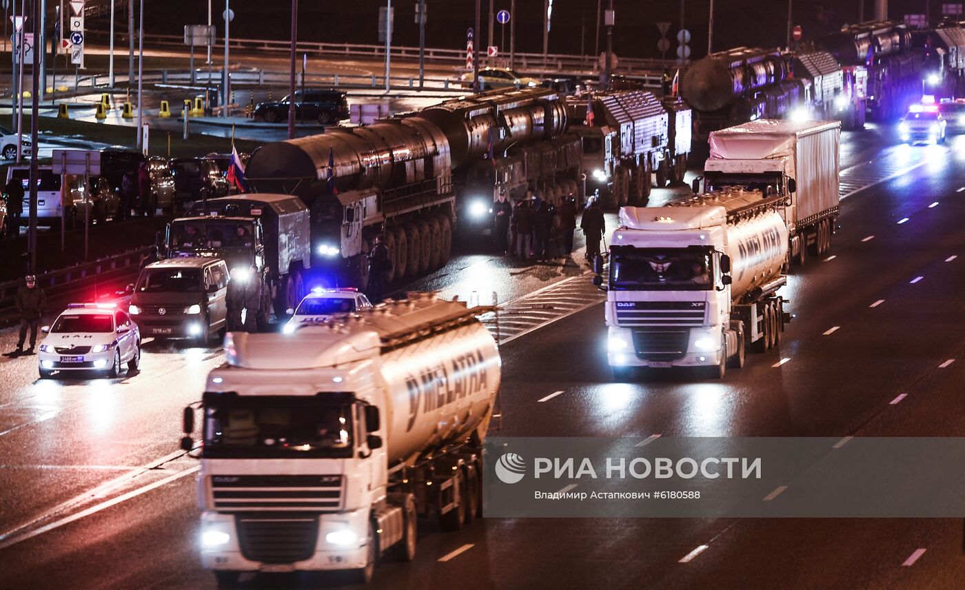 Перемещение ракетных комплексов "Ярс" в Москву 