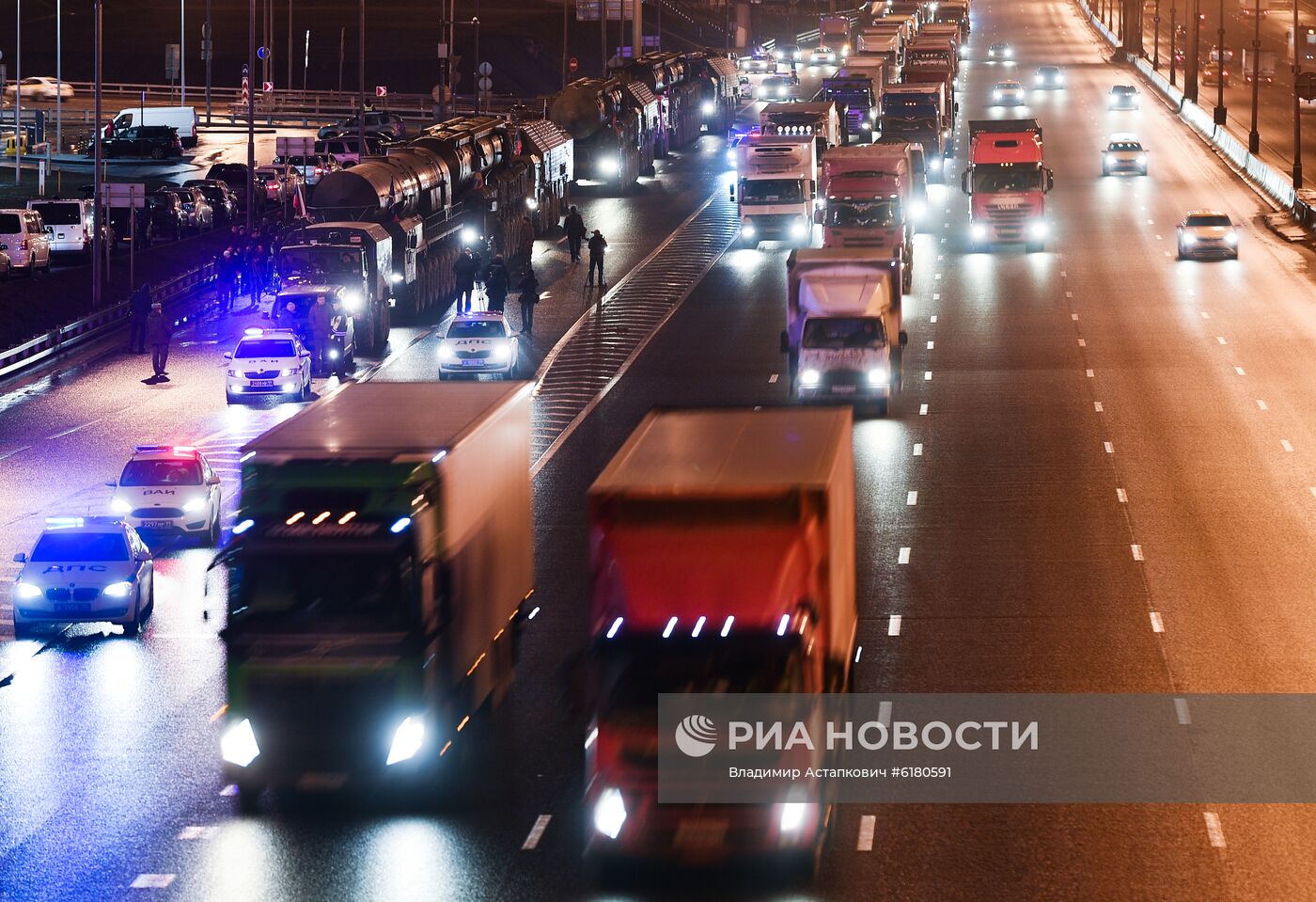 Перемещение ракетных комплексов "Ярс" в Москву 