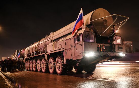 Перемещение ракетных комплексов "Ярс" в Москву 