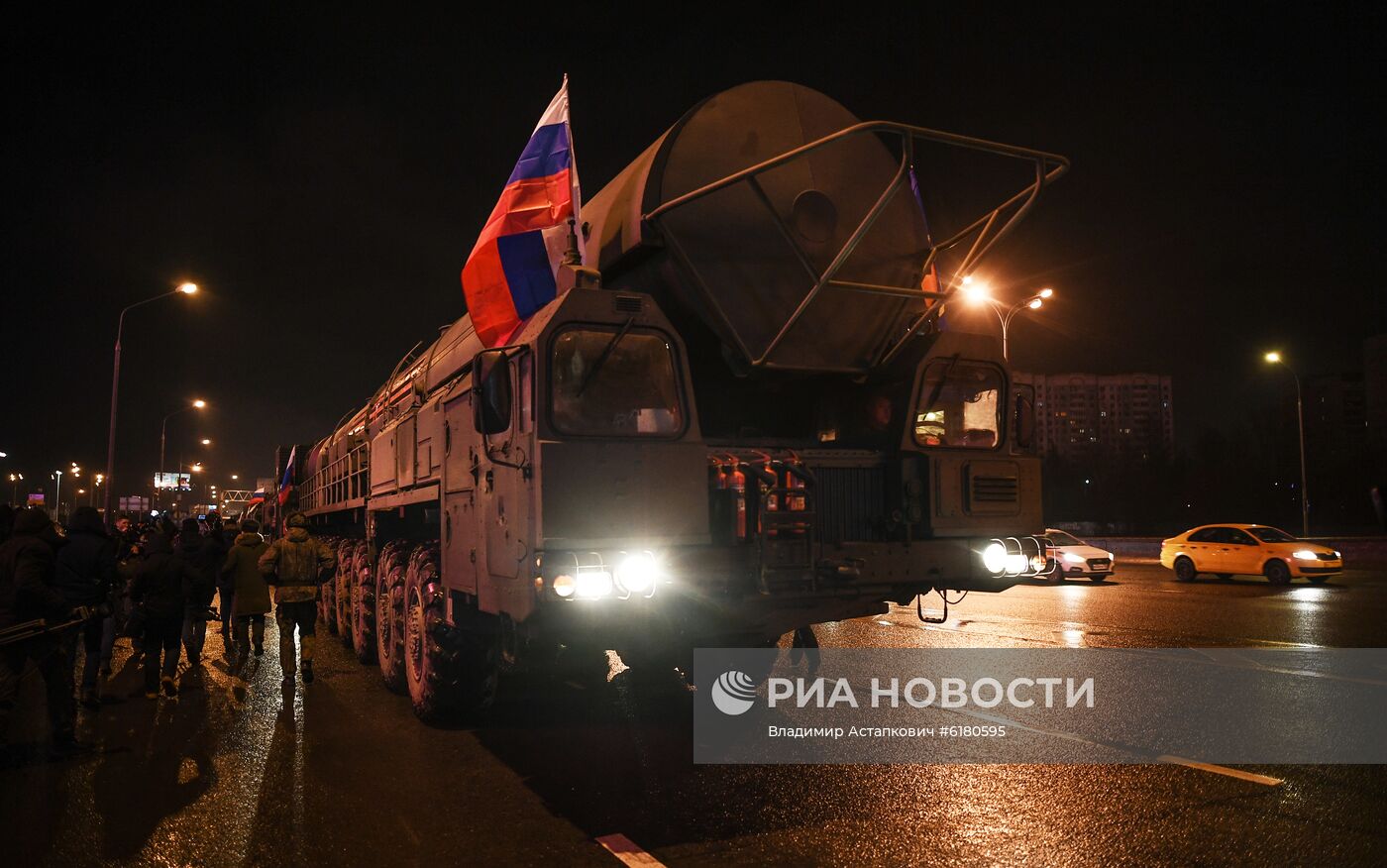 Перемещение ракетных комплексов "Ярс" в Москву 