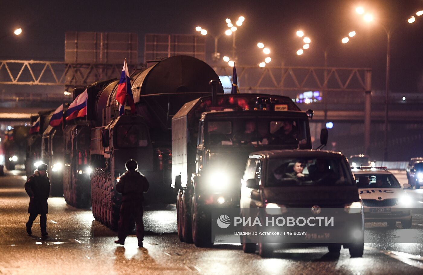 Перемещение ракетных комплексов "Ярс" в Москву 