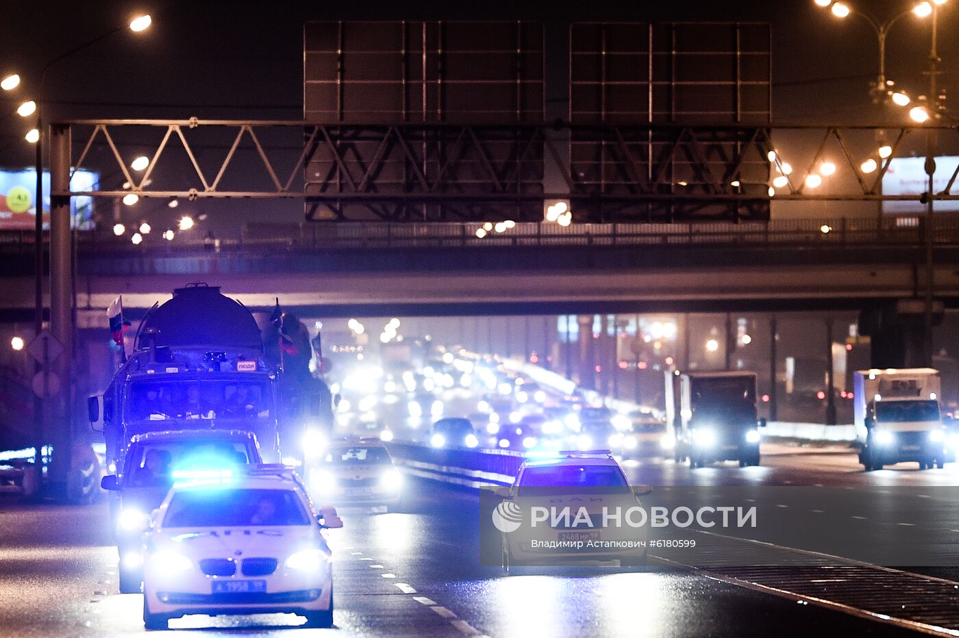 Перемещение ракетных комплексов "Ярс" в Москву 