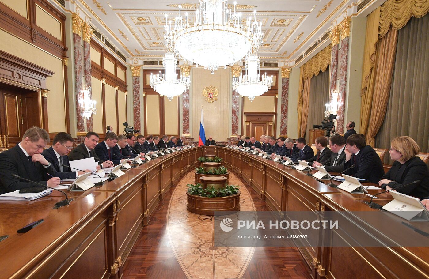 Премьер-министр РФ М. Мишустин провел заседание правительства РФ